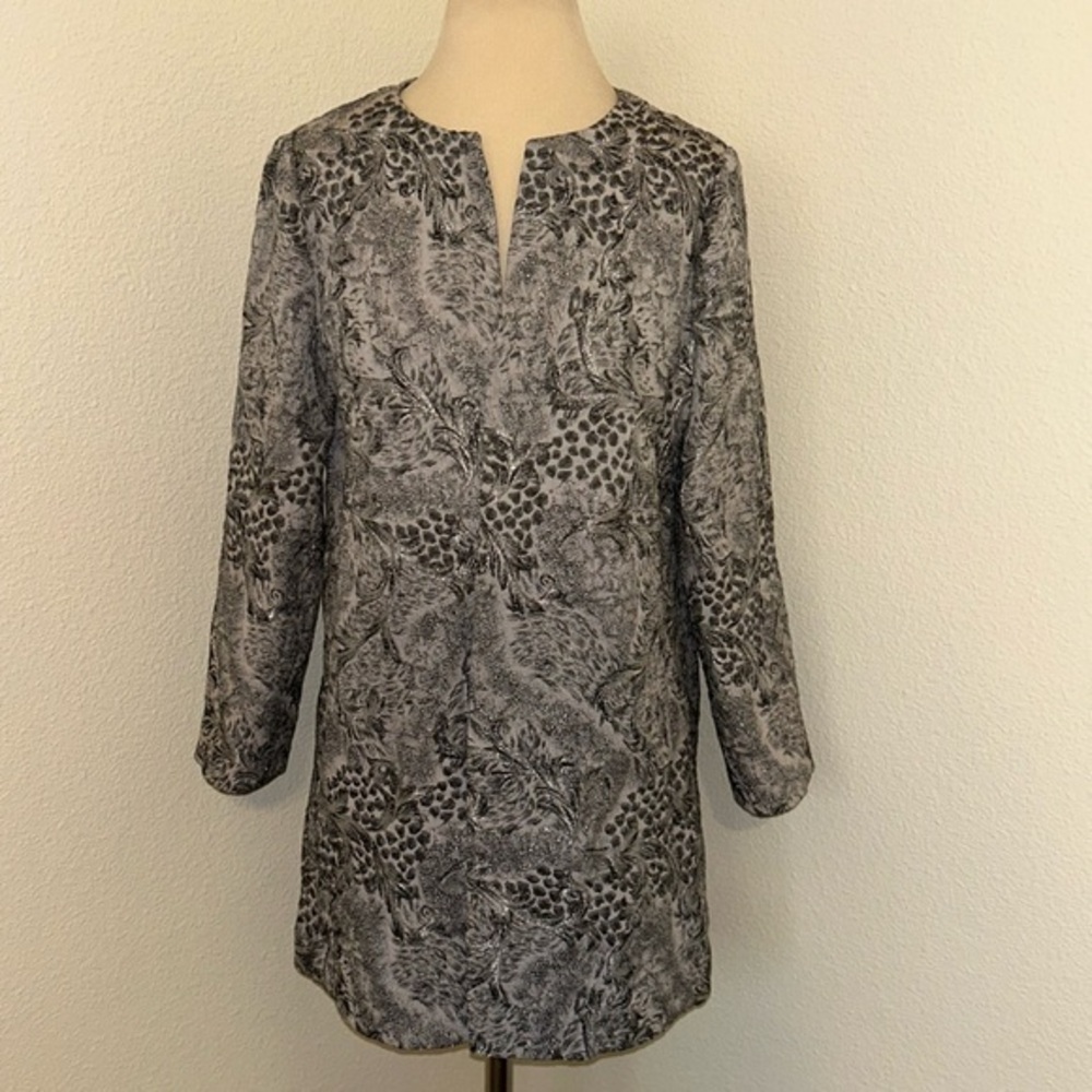 Chico’s Silver Jacket w/ pockets Chico’s Size 1 similar to 4 6 Small New Year’s